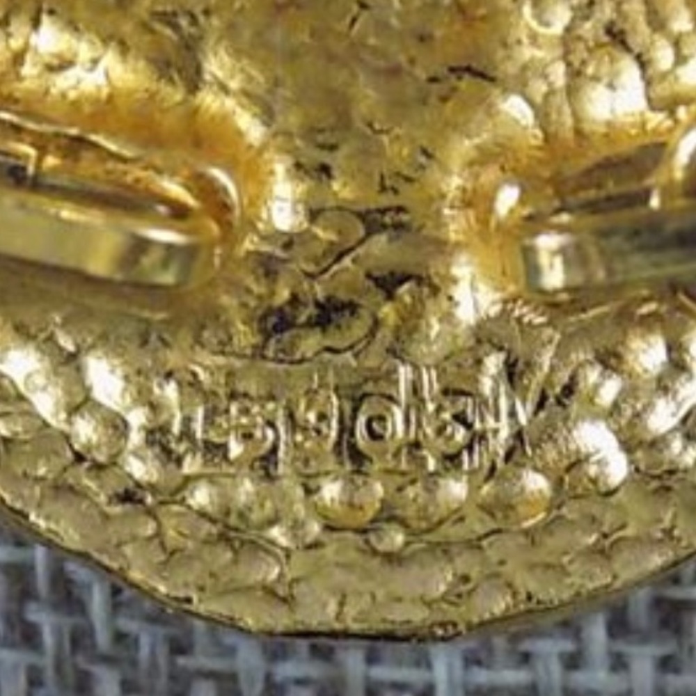 CHANEL Rare Vintage Rue Cambon Necklace - Picture 12 of 13